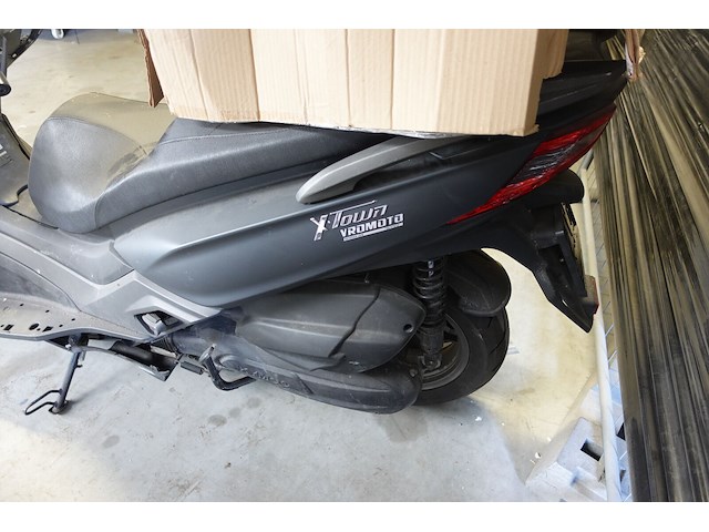 Motorscooter kymco - afbeelding 8 van  10