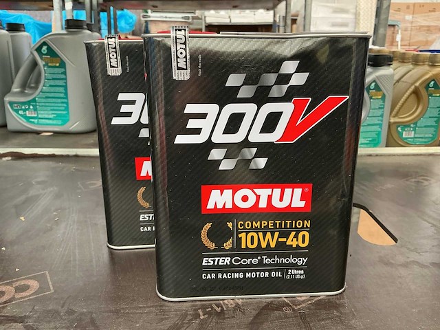 Motul 300v,inhoud 2 liter 10w40 vol synthetische racing motor olie (2x) - afbeelding 1 van  1