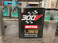 Motul 300v,inhoud 2 liter 10w40 vol synthetische racing motor olie - afbeelding 1 van  1