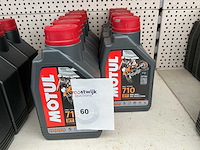 Motul inhoud 1 liter 710,2 takt toevoeging benzine-pre- mix smeermiddel (9x) - afbeelding 1 van  1