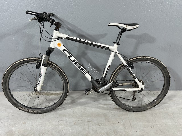 Mountainbike cube attention - afbeelding 1 van  7