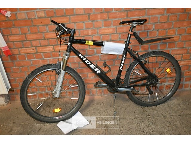 Mountanbike rider - afbeelding 1 van  3