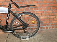 Mountanbike rider - afbeelding 2 van  3