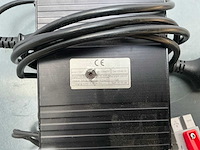 Movexx - oplader - cbhd1 24v %a - batterij - afbeelding 1 van  2
