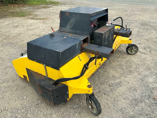 Mts 2001 met benzine motor briggs & stratton onkruidborstel - heftruck - afbeelding 3 van  8