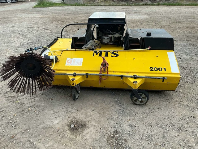 Mts 2001 met benzine motor briggs & stratton onkruidborstel - heftruck - afbeelding 3 van  3