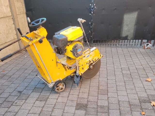 Mtz 390 betonzaag - afbeelding 1 van  5