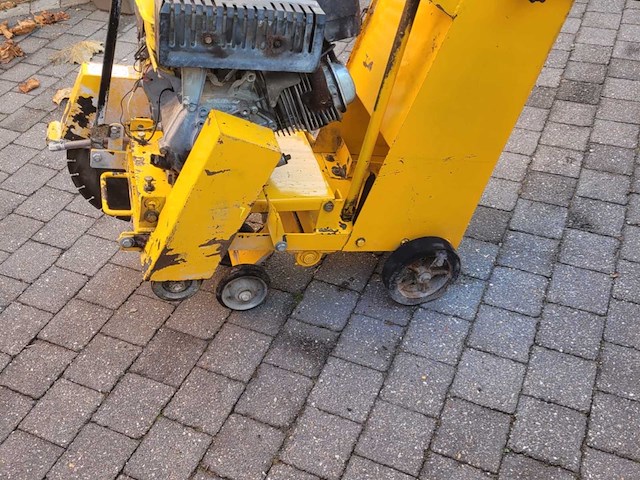Mtz 390 betonzaag - afbeelding 3 van  5