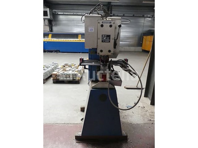 Mubea kl 350/203 ponsmachine - afbeelding 2 van  7