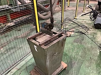 Mubea knipmachine met onderstel