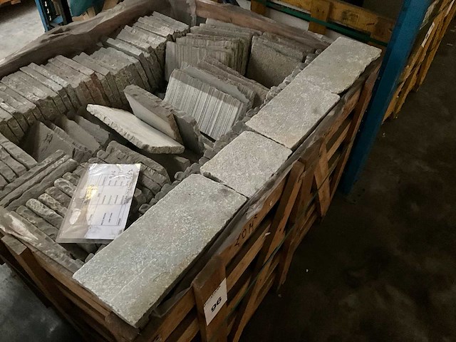 Multi brown lime stone natuursteen tuintegel - afbeelding 1 van  1