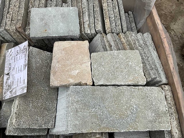 Multi brown limestone natuursteen tuintegels ca. 21,44m2 - afbeelding 1 van  4