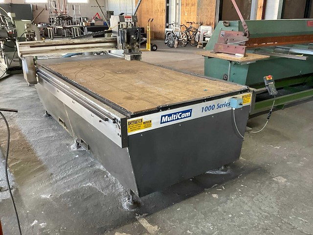 Multicam 1000 series vlakbedfreesmachine - afbeelding 1 van  9