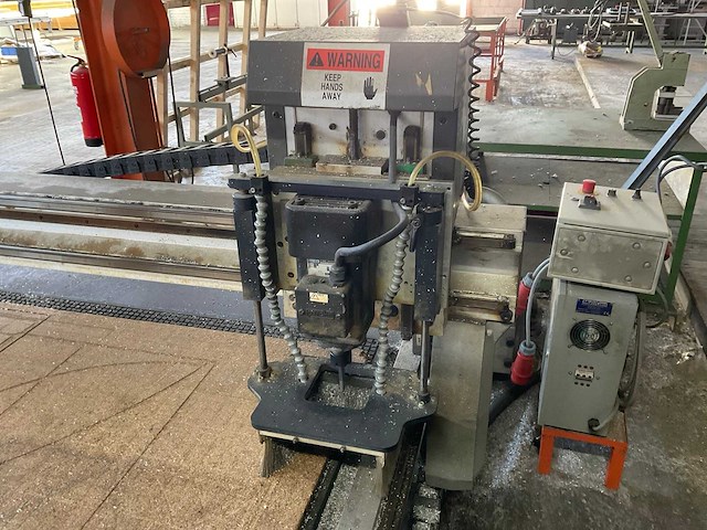 Multicam 1000 series vlakbedfreesmachine - afbeelding 5 van  9