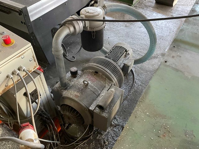 Multicam 1000 series vlakbedfreesmachine - afbeelding 7 van  9