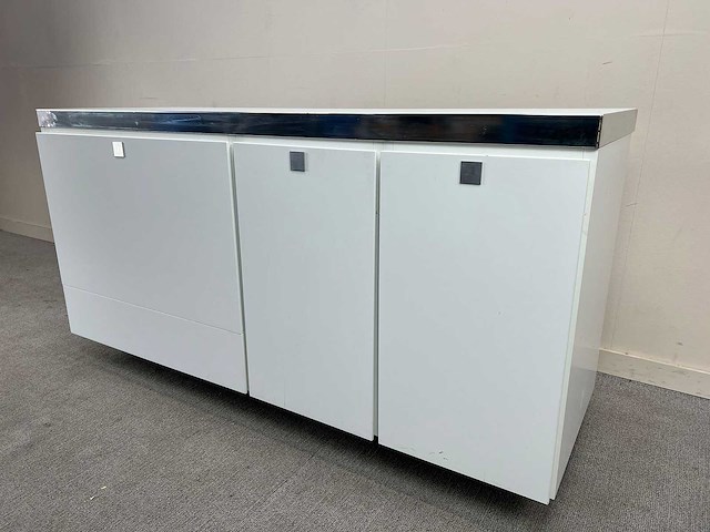 Multifunctioneel dressoir met ingebouwde fisher&paykel frigo - dressoir - afbeelding 9 van  14