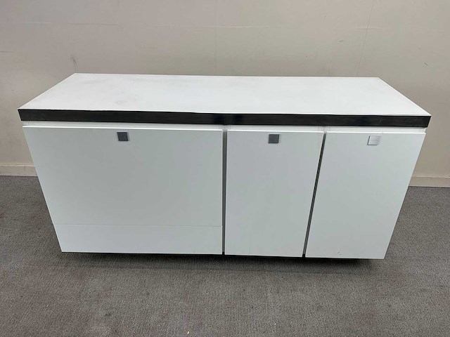 Multifunctioneel dressoir met ingebouwde fisher&paykel frigo - dressoir - afbeelding 1 van  13