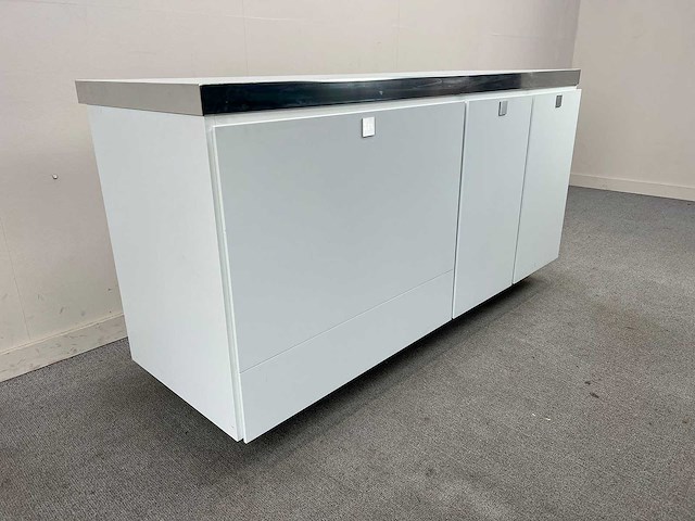 Multifunctioneel dressoir met ingebouwde fisher&paykel frigo - dressoir - afbeelding 8 van  13