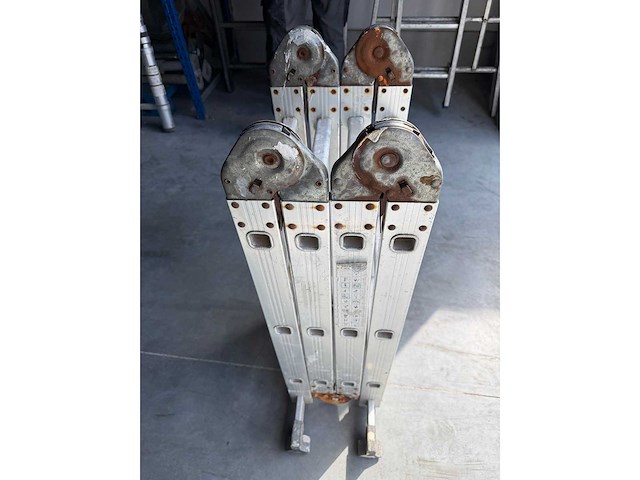 Multifunctionele aluminium vouwladder - afbeelding 2 van  2