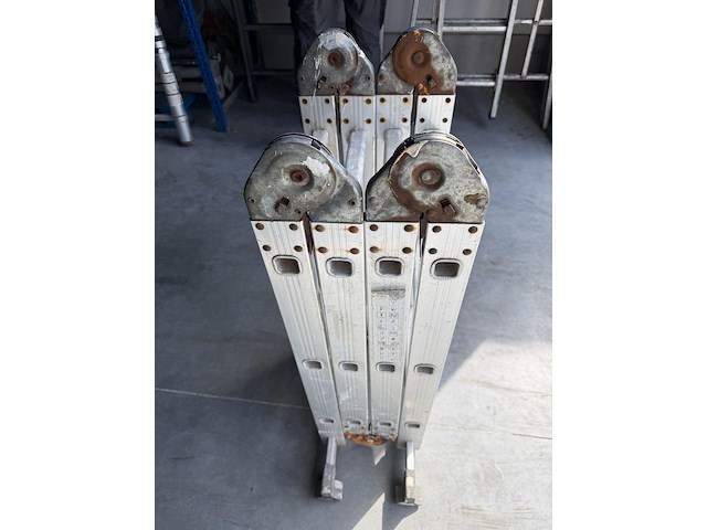 Multifunctionele aluminium vouwladder - afbeelding 2 van  2