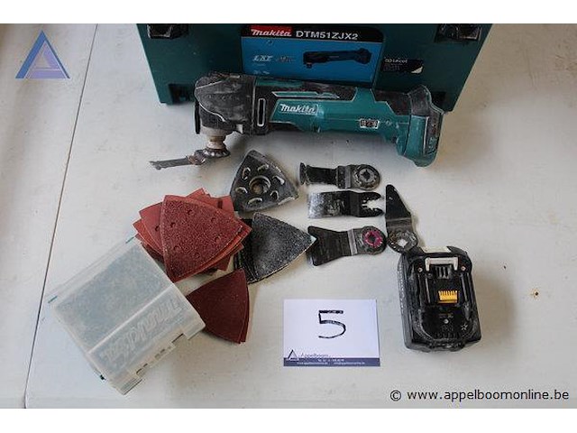 Multitool - makita - dtm51 acculader - makita - 18v slijpschijfjes set - onbekend - diverse maten opbergkoffer - makita - afbeelding 1 van  3