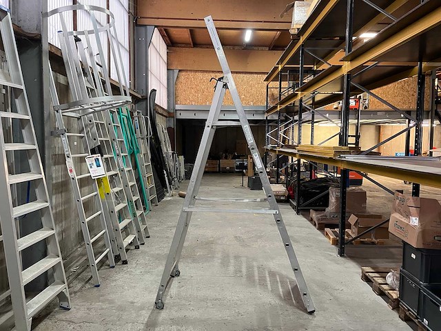 Munk - platformtrap 8 treden met wielen - afbeelding 1 van  7