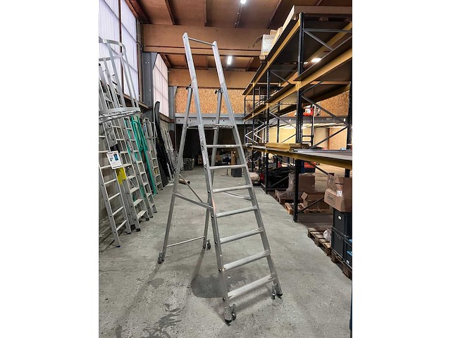 Munk - platformtrap 8 treden met wielen - afbeelding 3 van  7