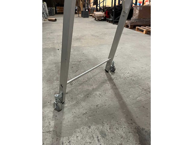 Munk - platformtrap 8 treden met wielen - afbeelding 6 van  7