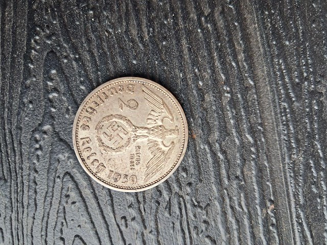 Munt uit het derde rijk 1939.rijksadelaar materiaal 62,5 % zilver en 37,5 % koper - afbeelding 1 van  2