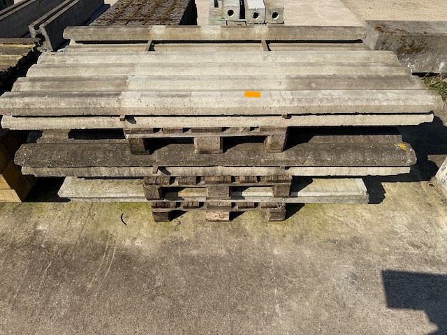 Muurafdekprofielen + betonplaten - afbeelding 1 van  1
