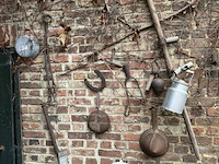 Muurdecoratie buiten, op aangeven van belga veilingen - afbeelding 1 van  7