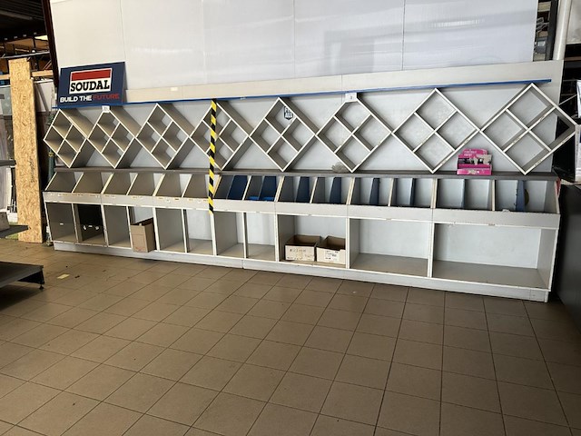 Muurdisplay +- l7m - afbeelding 1 van  4