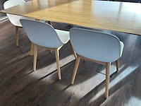 Muuto eetkamertafel + 8 stoelen (wit) - afbeelding 4 van  9