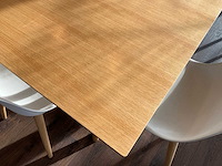 Muuto eetkamertafel + 8 stoelen (wit) - afbeelding 6 van  9