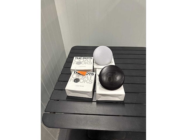 Muuto lars tornoe - the dots coat hooks kapstok 4 stuks - afbeelding 1 van  4