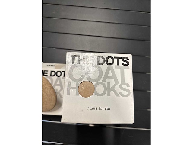 Muuto (lars tornoe) the dots coat hooks kapstok 4 stuks - afbeelding 2 van  3
