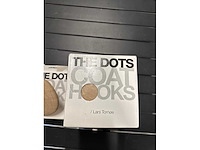 Muuto (lars tornoe) the dots coat hooks kapstok 4 stuks - afbeelding 2 van  3