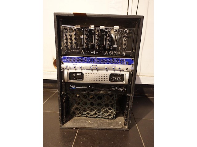 Muziekinstalatie + 4x geluidsbox - afbeelding 1 van  8