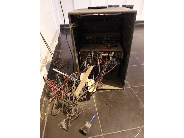 Muziekinstalatie + 4x geluidsbox - afbeelding 2 van  8