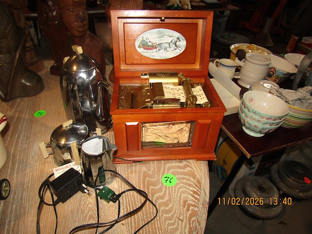 Muziekorgel + koffiesetje - afbeelding 1 van  2