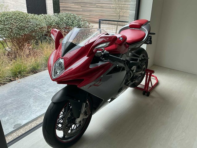 Mv agusta f6 r motorfiets - afbeelding 1 van  20