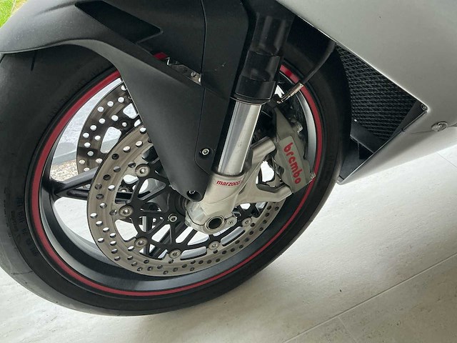 Mv agusta f6 r motorfiets - afbeelding 18 van  20