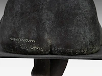 Myriam eyckens (1938), 'wake up', bronze sculpture on a metal stand 142 x 35 x 43 cm. (55.90 x 13.77 x 16.92 in.) - afbeelding 3 van  22