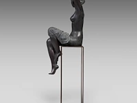 Myriam eyckens (1938), 'wake up', bronze sculpture on a metal stand 142 x 35 x 43 cm. (55.90 x 13.77 x 16.92 in.) - afbeelding 7 van  22