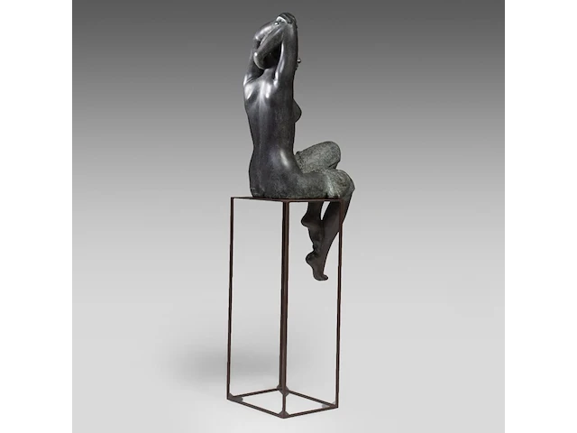 Myriam eyckens (1938), 'wake up', bronze sculpture on a metal stand 142 x 35 x 43 cm. (55.90 x 13.77 x 16.92 in.) - afbeelding 8 van  22