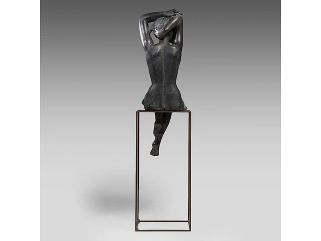 Myriam eyckens (1938), 'wake up', bronze sculpture on a metal stand 142 x 35 x 43 cm. (55.90 x 13.77 x 16.92 in.) - afbeelding 9 van  22