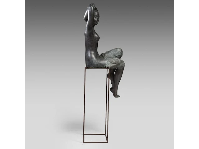 Myriam eyckens (1938), 'wake up', bronze sculpture on a metal stand 142 x 35 x 43 cm. (55.90 x 13.77 x 16.92 in.) - afbeelding 10 van  22