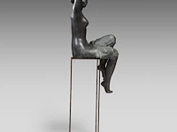 Myriam eyckens (1938), 'wake up', bronze sculpture on a metal stand 142 x 35 x 43 cm. (55.90 x 13.77 x 16.92 in.) - afbeelding 10 van  22