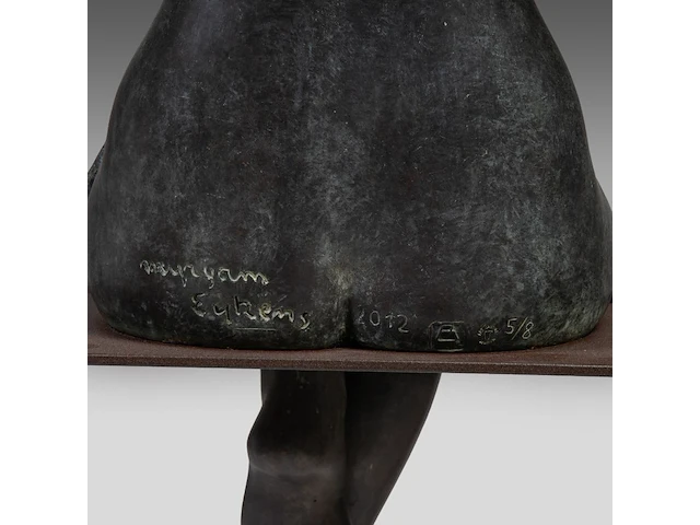 Myriam eyckens (1938), 'wake up', bronze sculpture on a metal stand 142 x 35 x 43 cm. (55.90 x 13.77 x 16.92 in.) - afbeelding 11 van  22