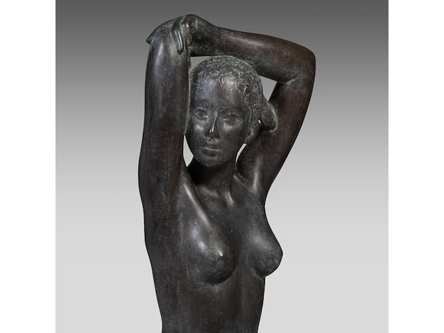 Myriam eyckens (1938), 'wake up', bronze sculpture on a metal stand 142 x 35 x 43 cm. (55.90 x 13.77 x 16.92 in.) - afbeelding 14 van  22